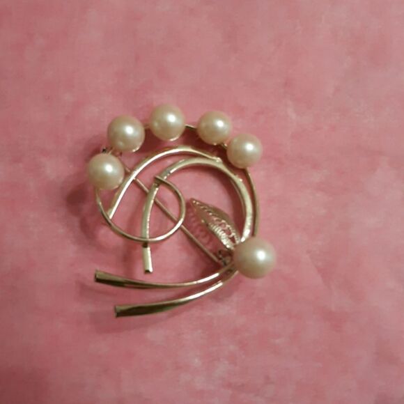 Pearl Pin  - Picture 1 of 2